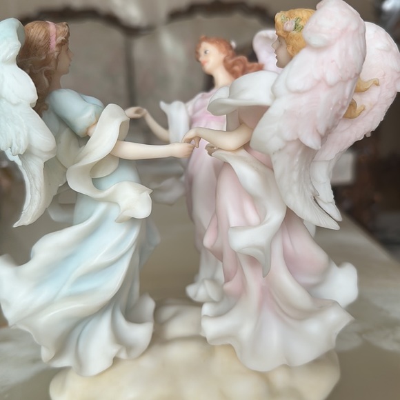 Roman Seraphim Classics Angels Heavenly Circle “Joined in Friendship” #81875 - Picture 4 of 7
